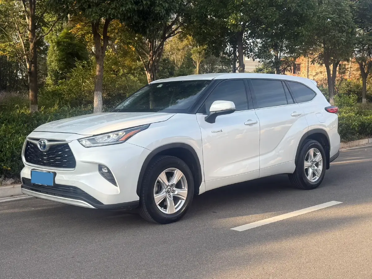 2022 Toyota Highlander 2.5L 192HP L4 E-CVT Hybrid