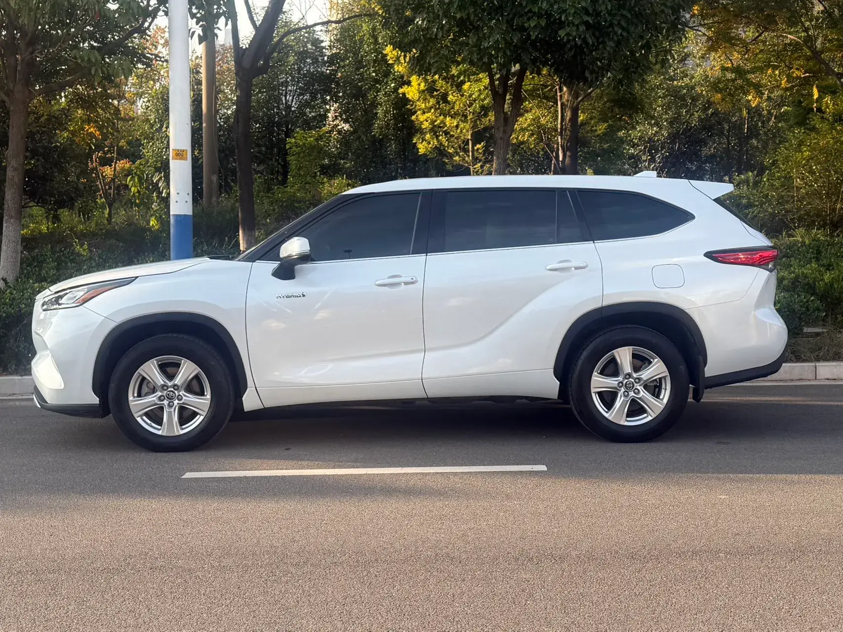 2022 TOYOTA HIGHLANDER thumbnail 3