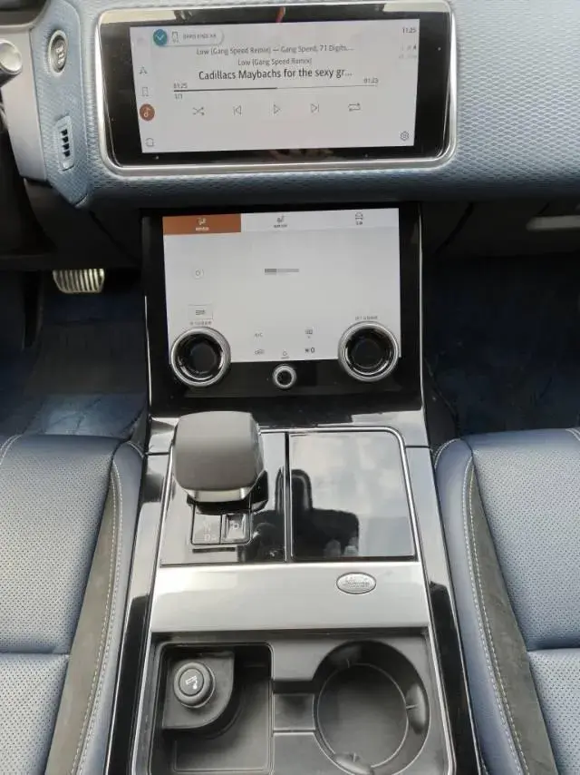 2021 LAND ROVER thumbnail 3