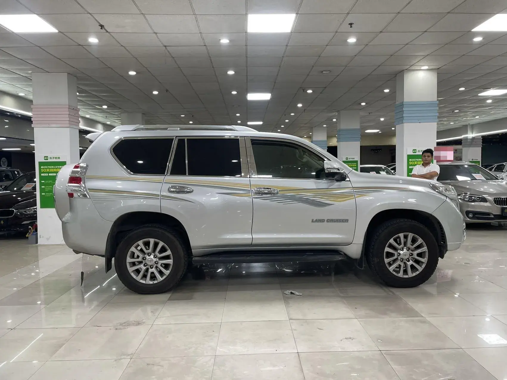 2016 TOYOTA LAND thumbnail 3