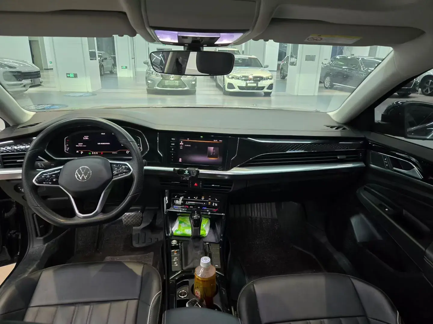 2024 VOLKSWAGEN PASSAT thumbnail 4