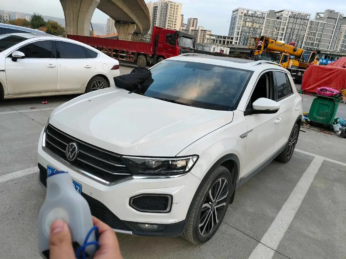 2022 Volkswagen T-Roc 1.4T 150HP L4 7DCT 2022 Volkswagen T-Roc 1.4T 150HP L4 7DCT