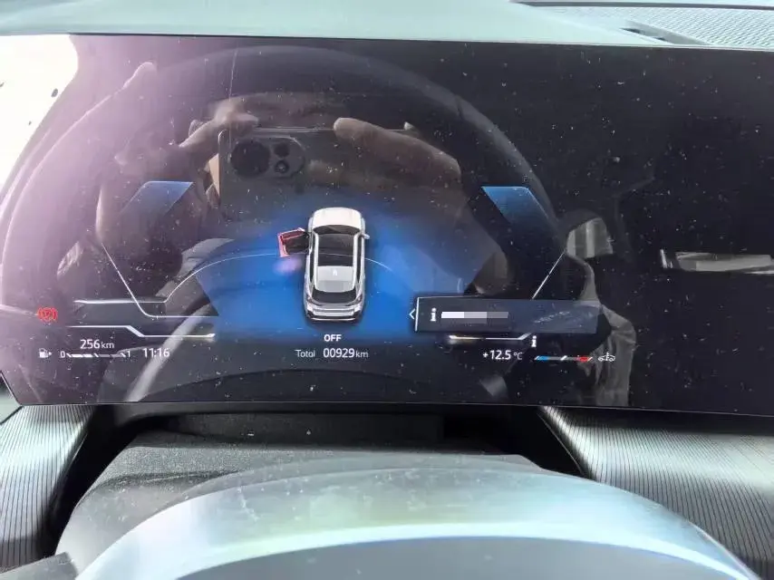 2024 BMW X1 thumbnail 3