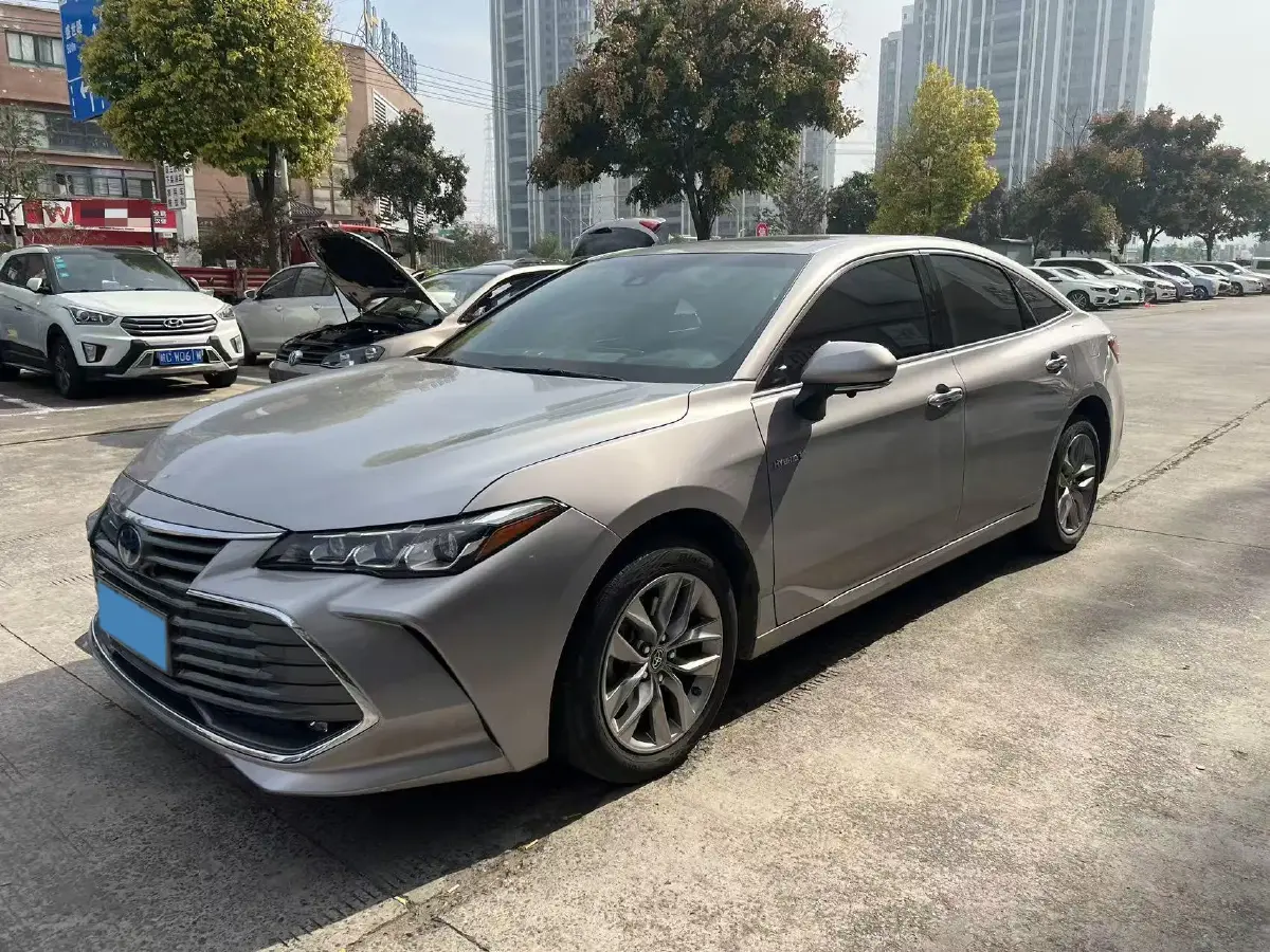 2022 Toyota Avalon 2.5L 178HP L4 E-CVT Hybrid