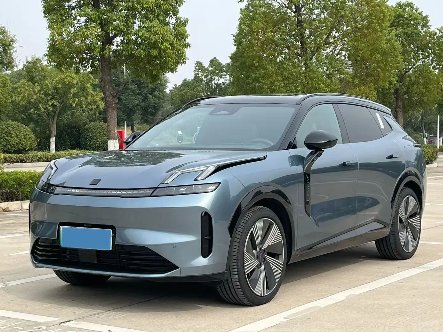 2025 LYNK&CO 08 view 1