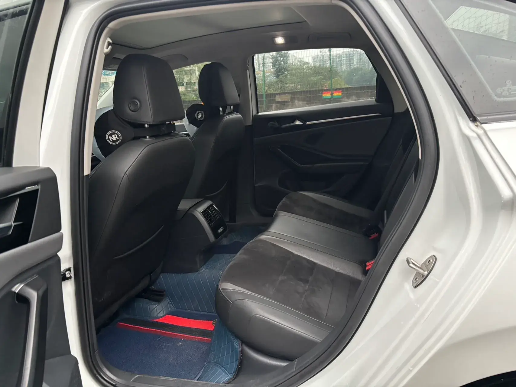 2019 VOLKSWAGEN SAGITAR thumbnail 4