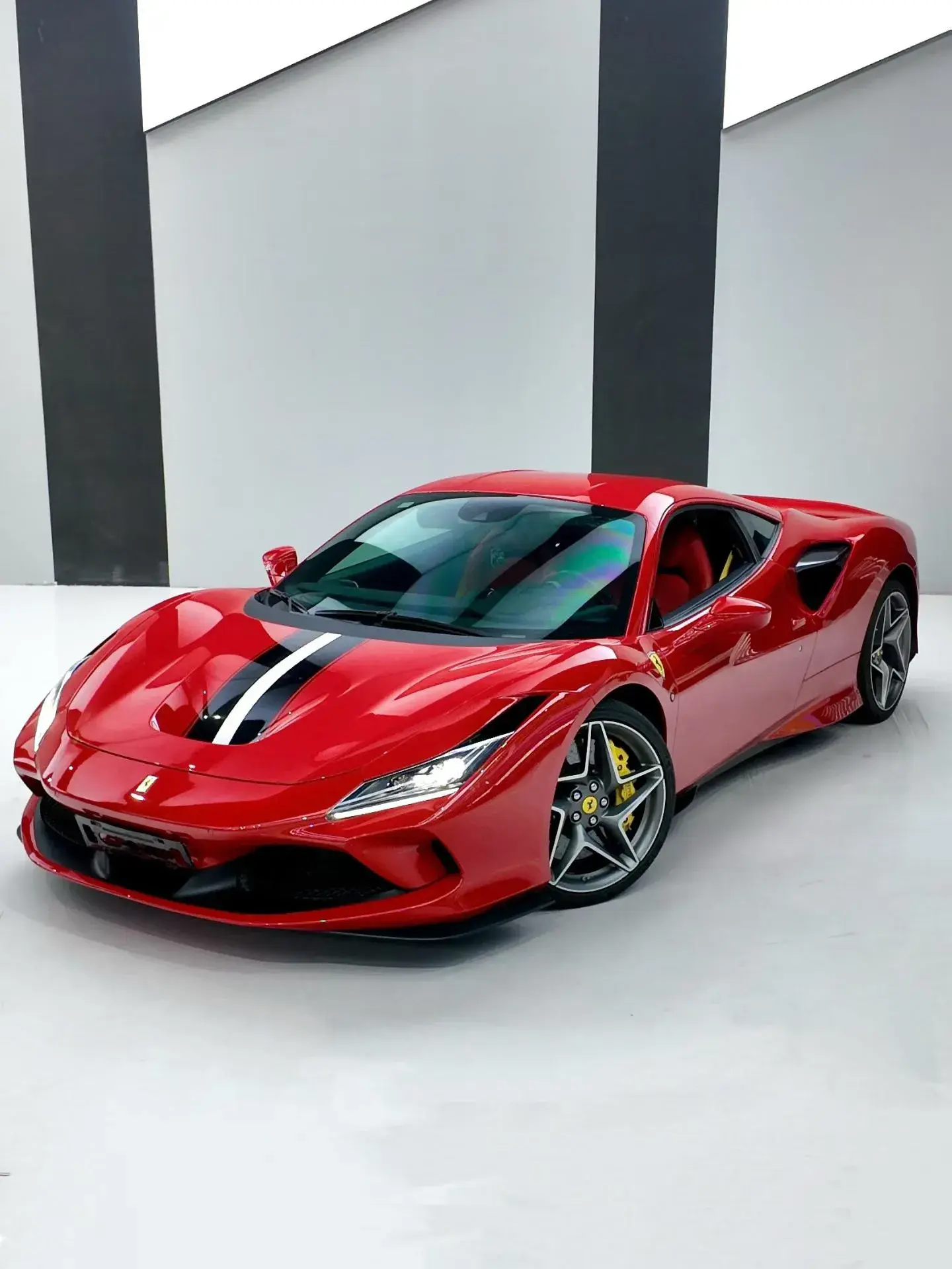 2019 FERRARI F8 view 1