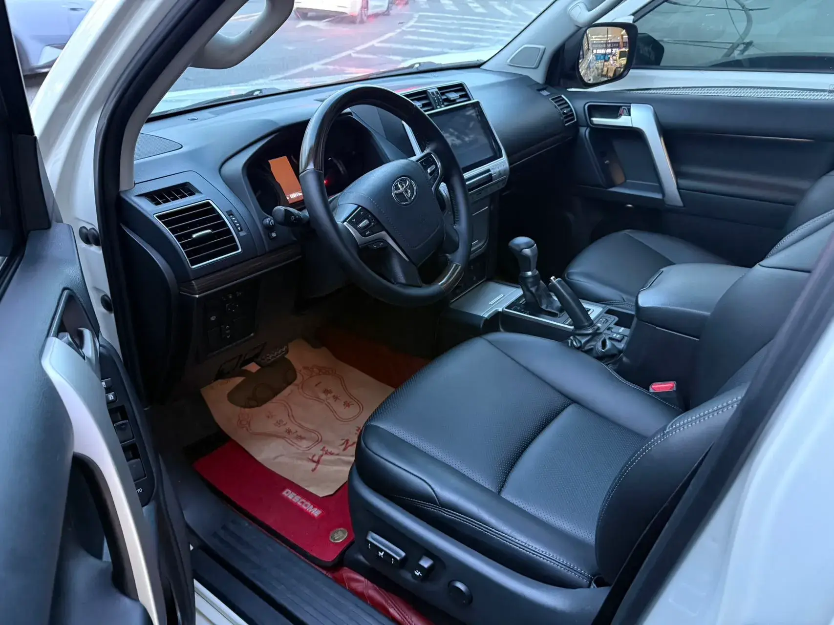 2018 TOYOTA LAND thumbnail 3