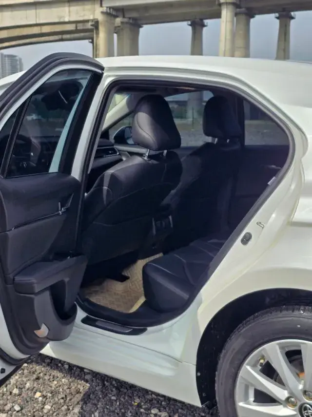 2019 TOYOTA CAMRY thumbnail 3