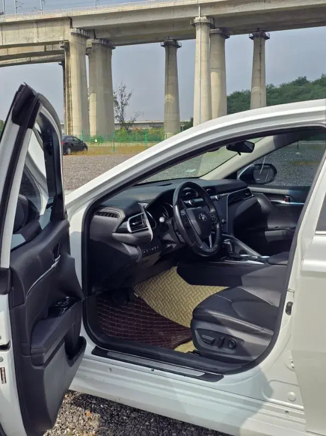 2019 TOYOTA CAMRY thumbnail 2