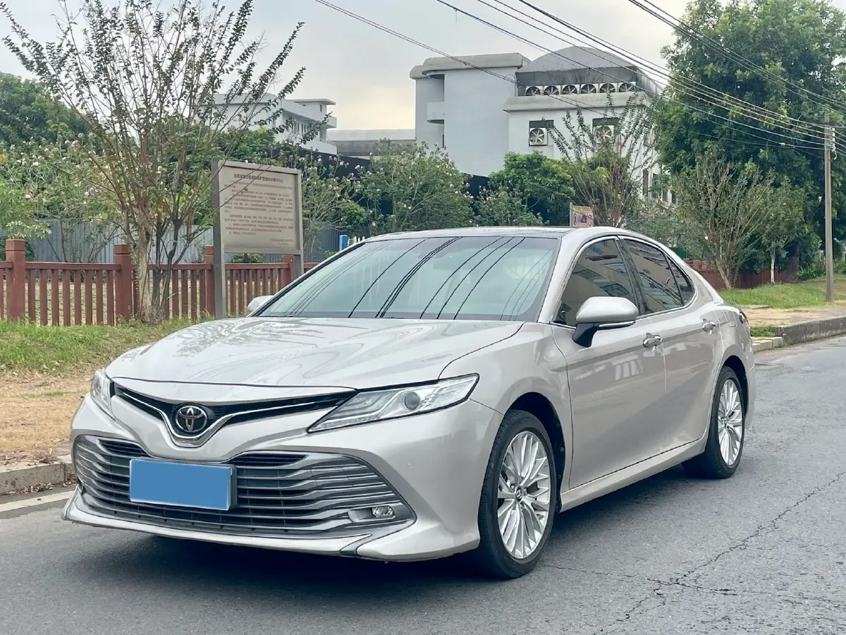 2019 Toyota Camry 2.5L 209HP L4 8AT