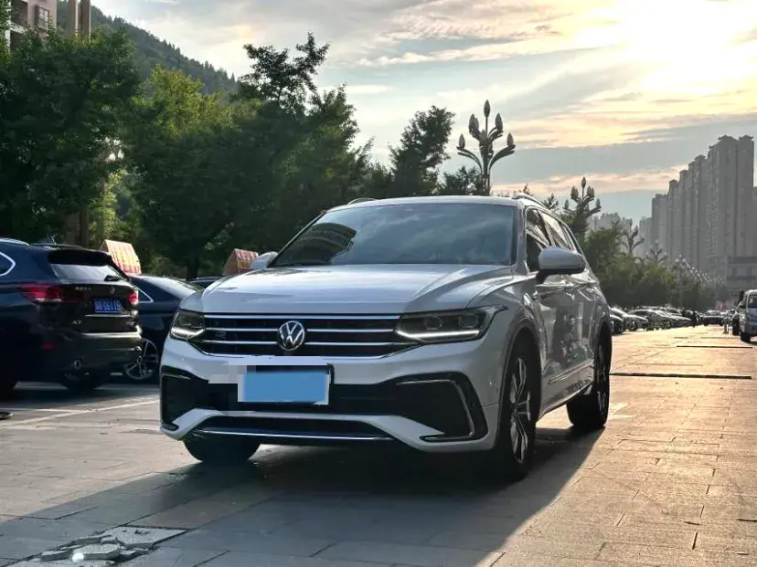 2023 Volkswagen Tiguan L 2.0T 186HP L4 7DCT