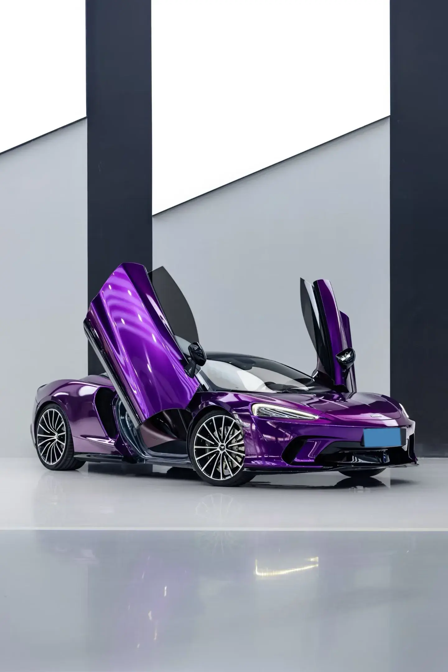 2019 MCLAREN GT thumbnail 4