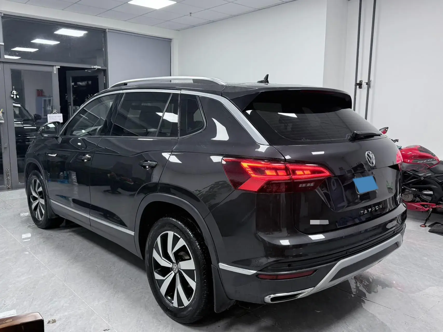 2021 VOLKSWAGEN TAYRON thumbnail 3