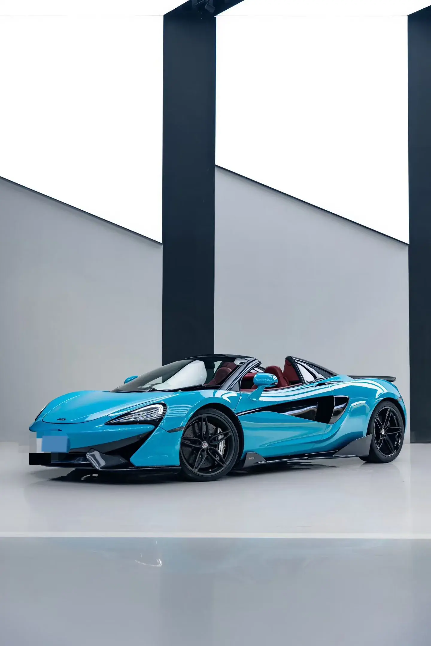 2019 MCLAREN 570 view 1