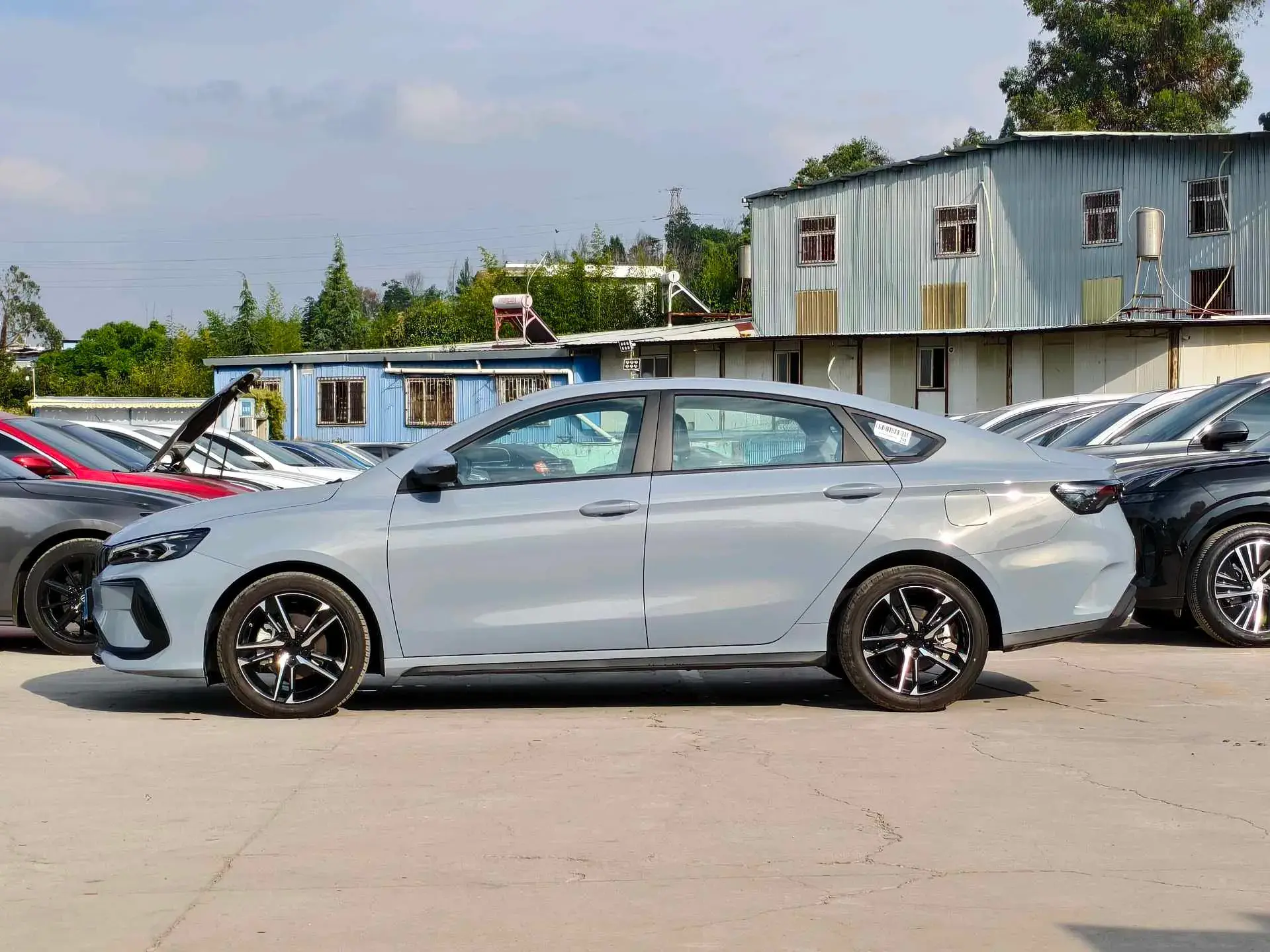 2024 GEELY BINRAY thumbnail 3