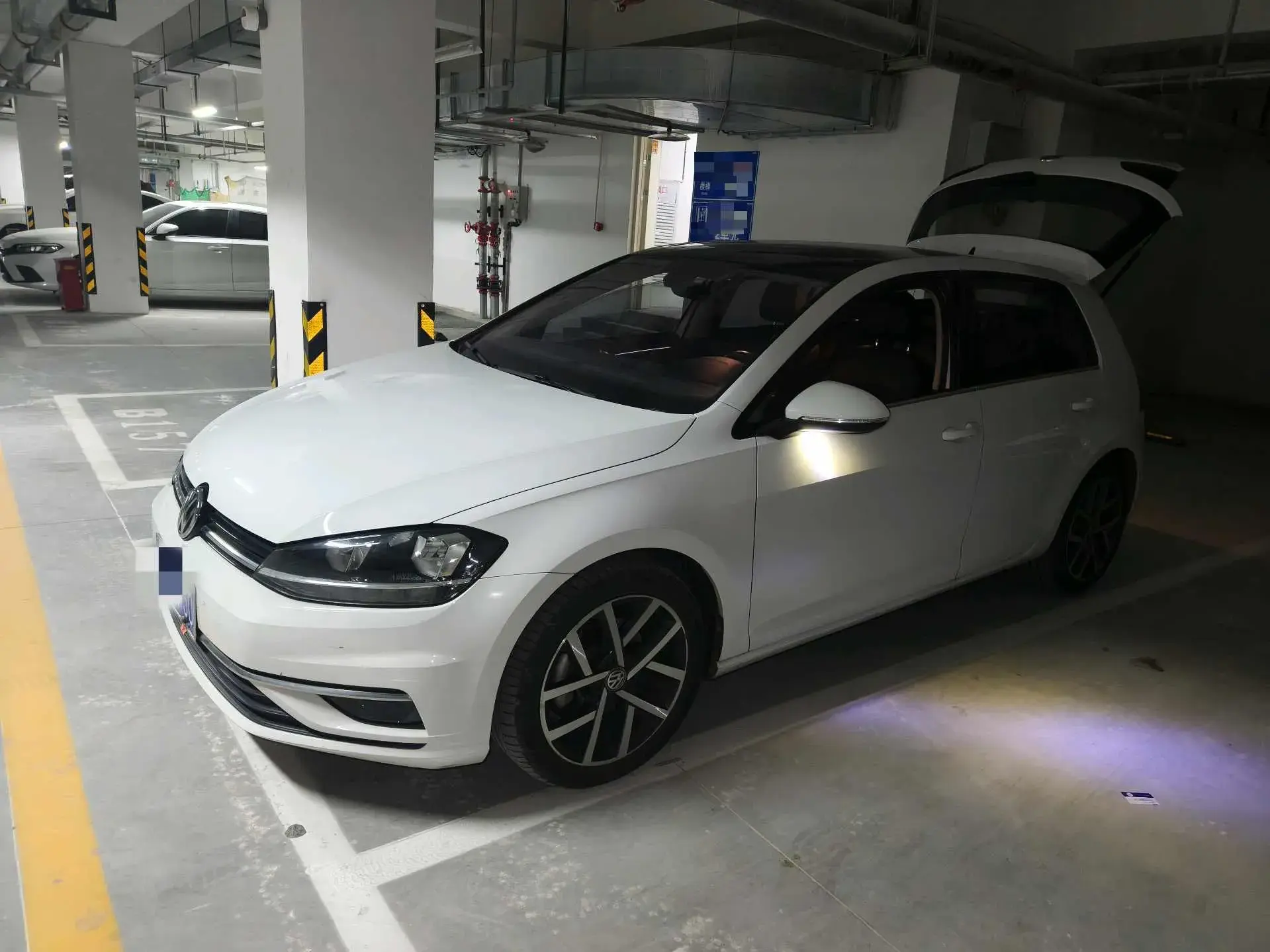 2019 VOLKSWAGEN GOLF view 1
