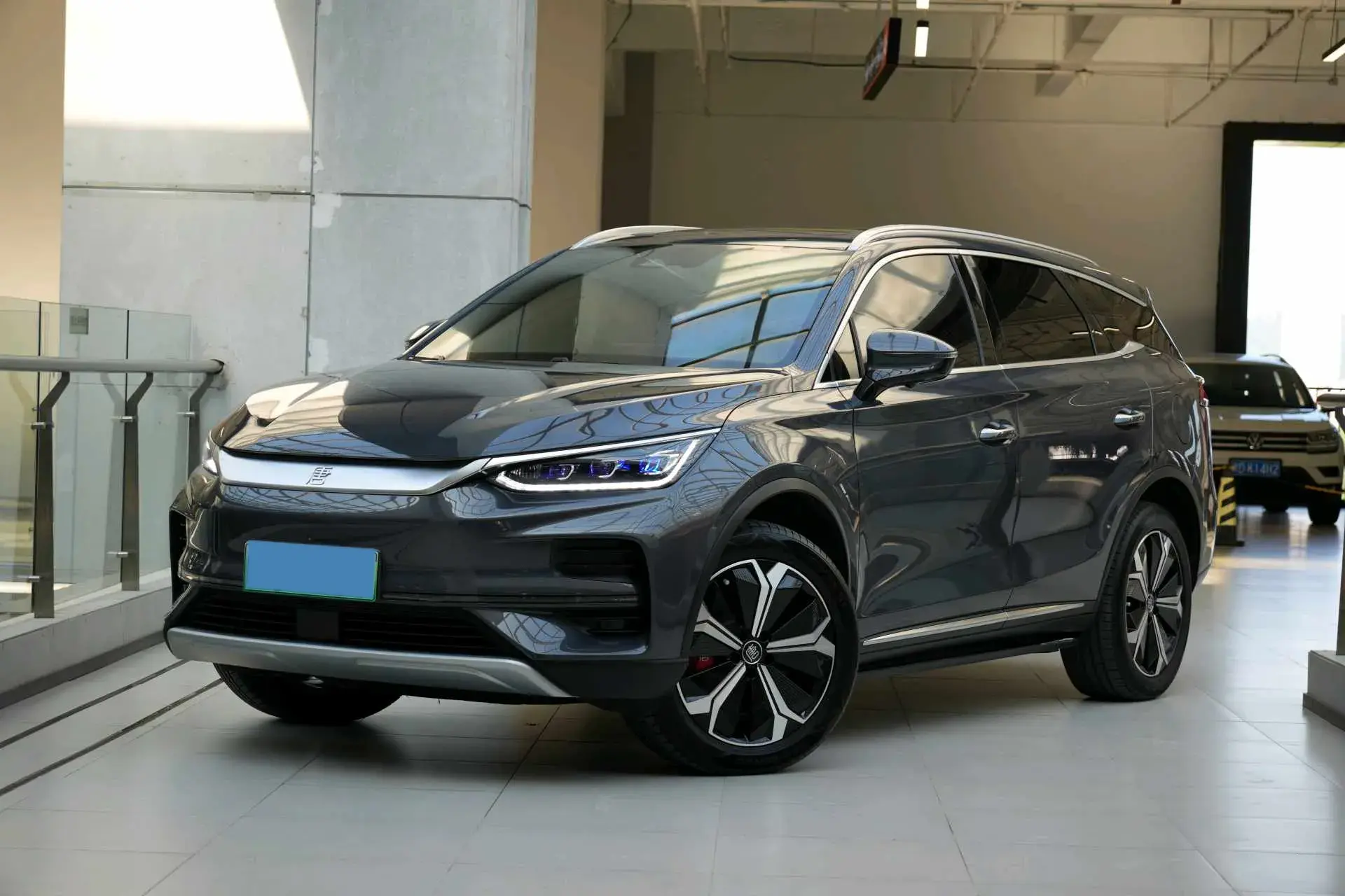 2022 BYD TANG view 1