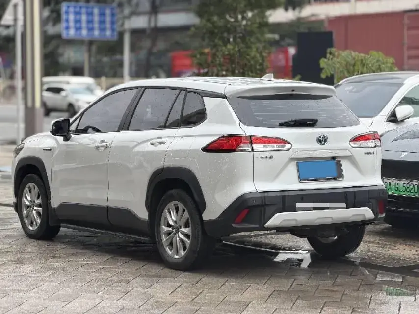 2023 TOYOTA COROLLA thumbnail 3