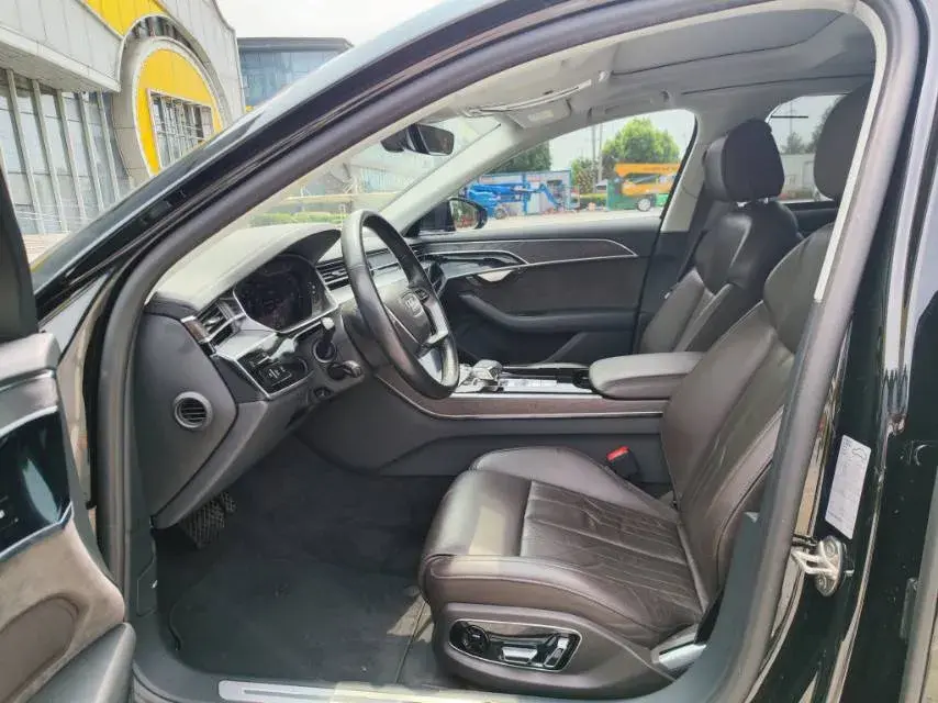 2019 AUDI A8 thumbnail 4