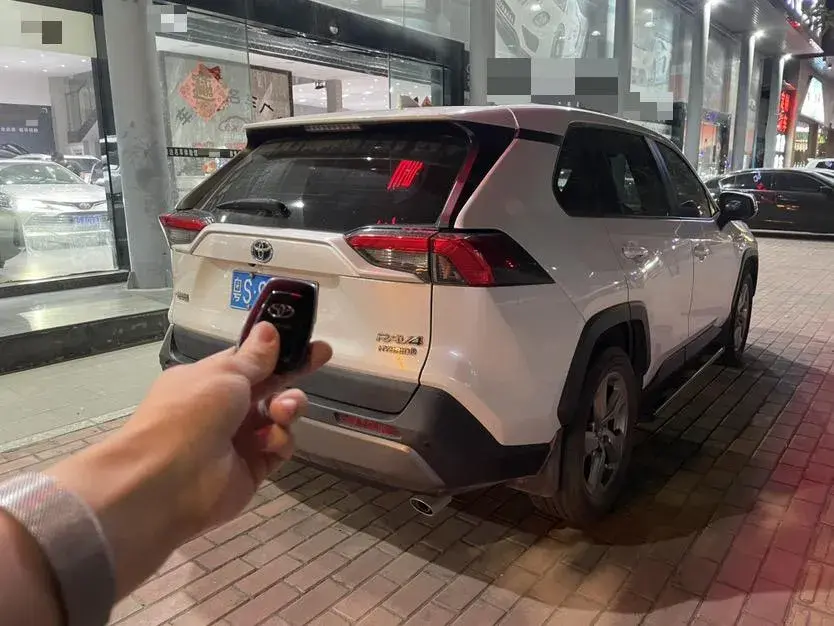 2021 TOYOTA RAV4 thumbnail 2