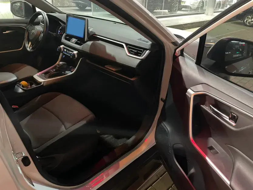 2021 TOYOTA RAV4 thumbnail 3