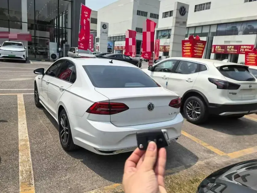 2019 VOLKSWAGEN LAMANDO thumbnail 2