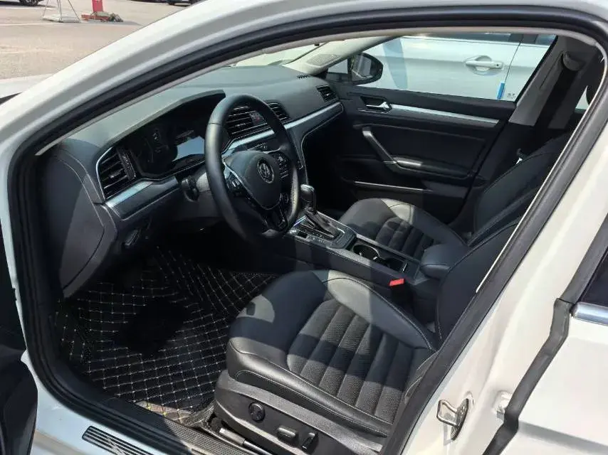 2019 VOLKSWAGEN LAMANDO thumbnail 3