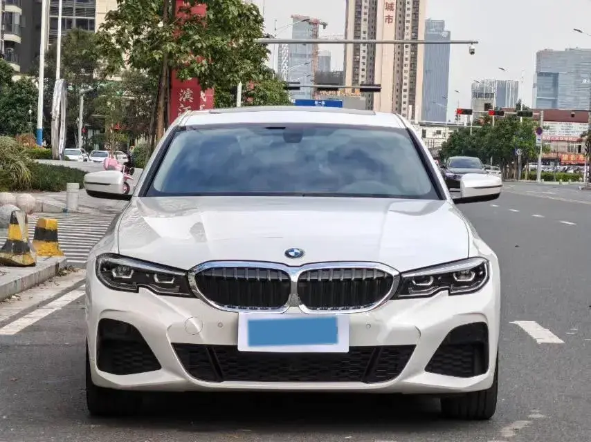 2022 BMW 3 thumbnail 2