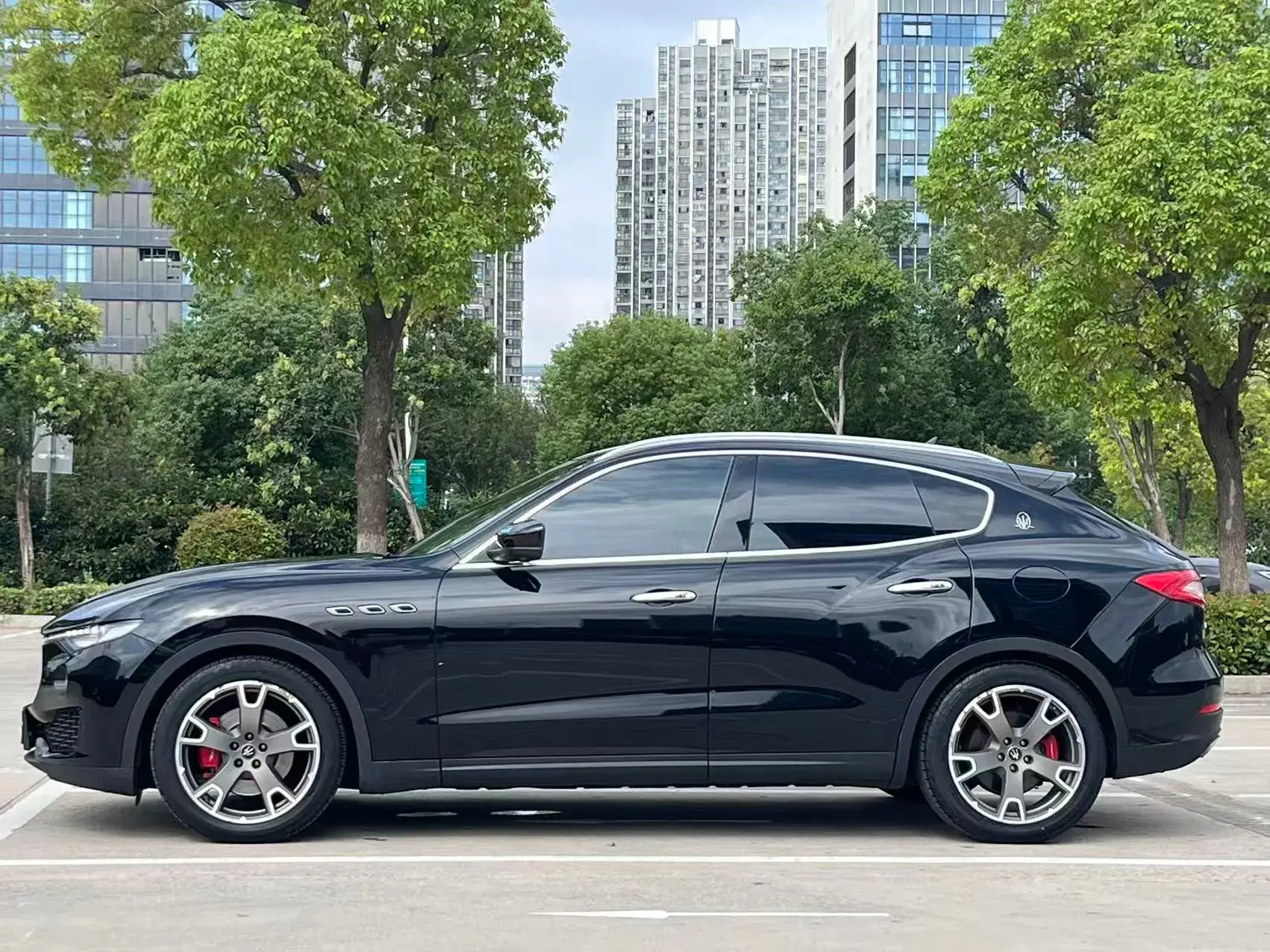 2019 MASERATI LEVANTE thumbnail 3