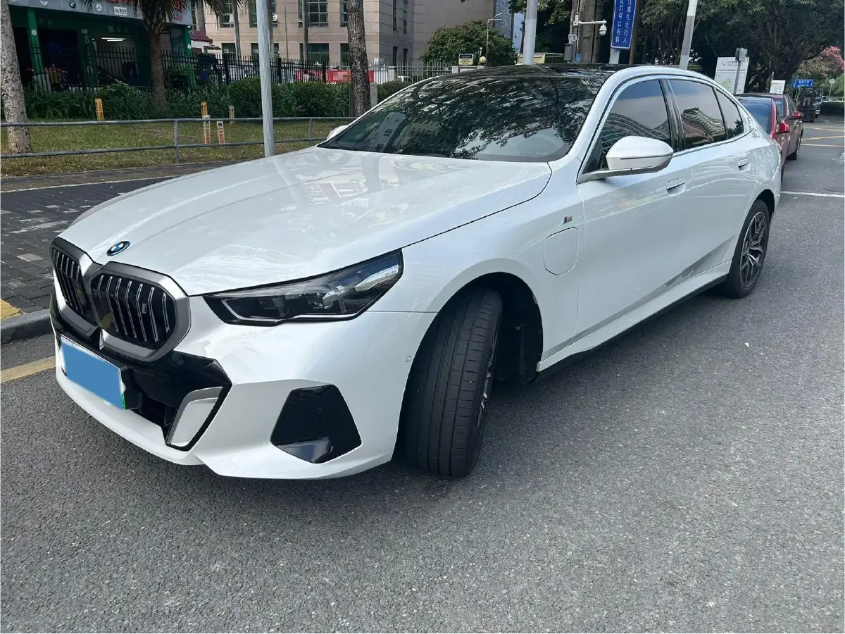 2025 BMW i5 BEV 81.6KWH