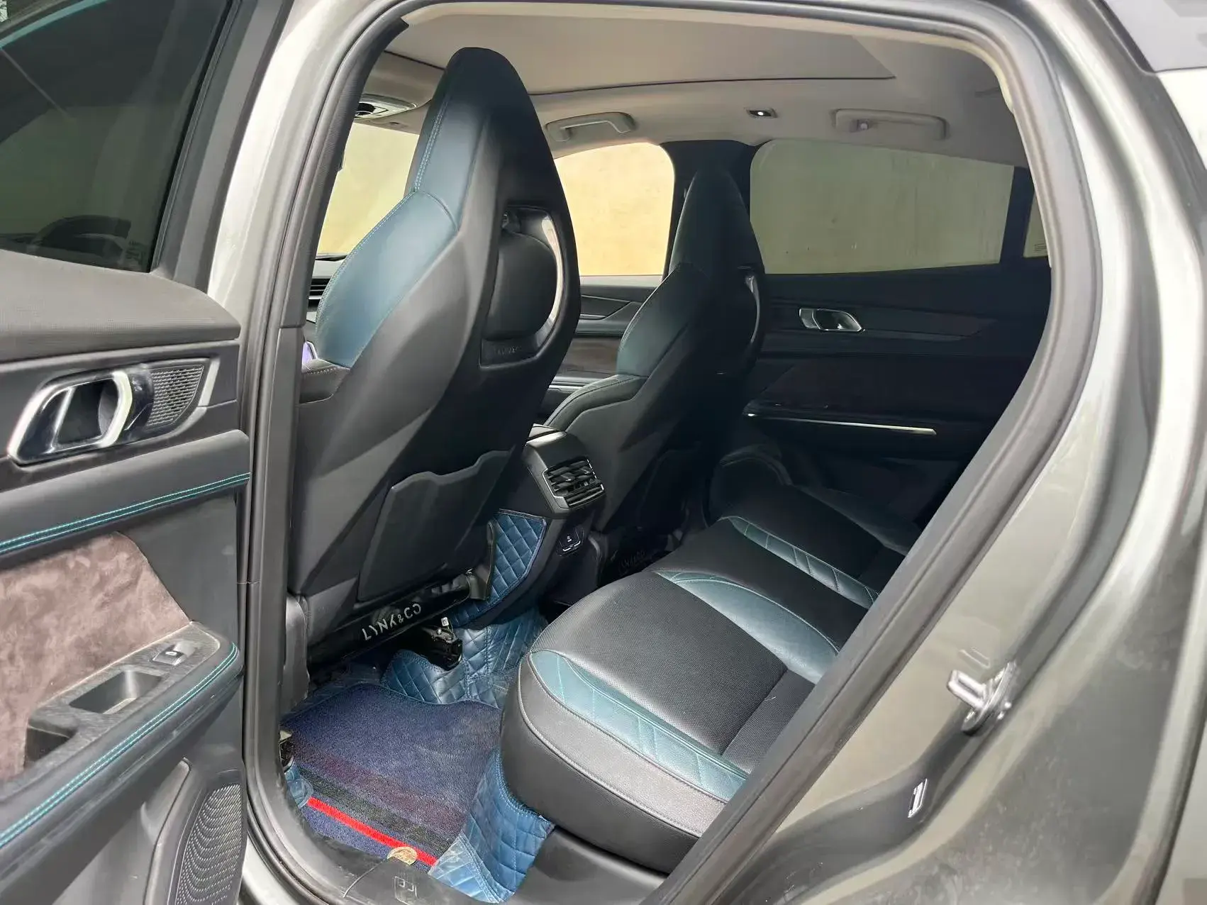 2020 LYNK&CO 05 thumbnail 4