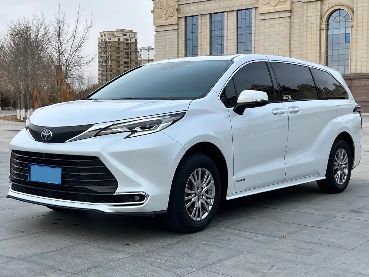 2023 Toyota Sienna 2.5L 189HP L4 E-CVT Hybrid