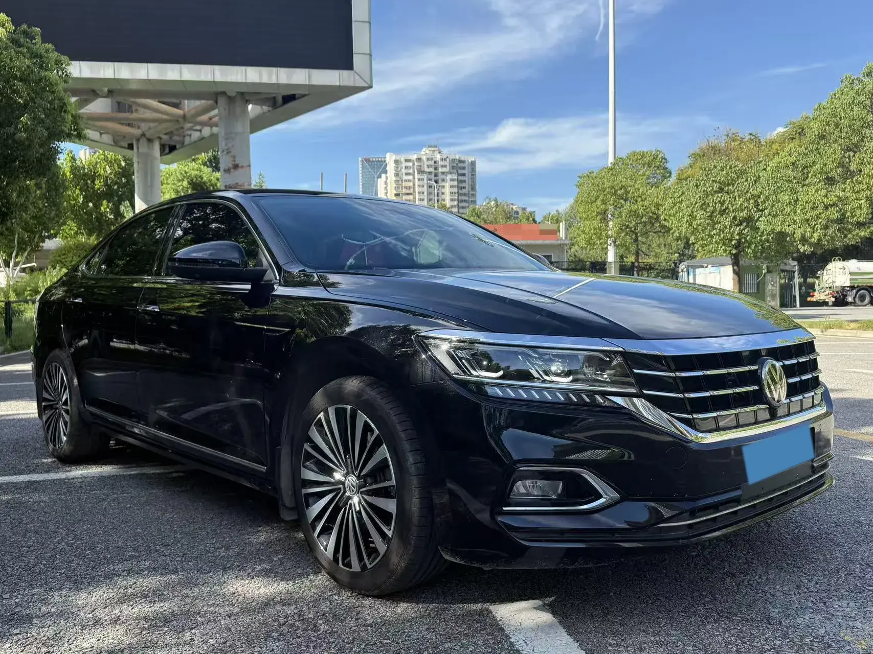 2019 VOLKSWAGEN PASSAT thumbnail 3