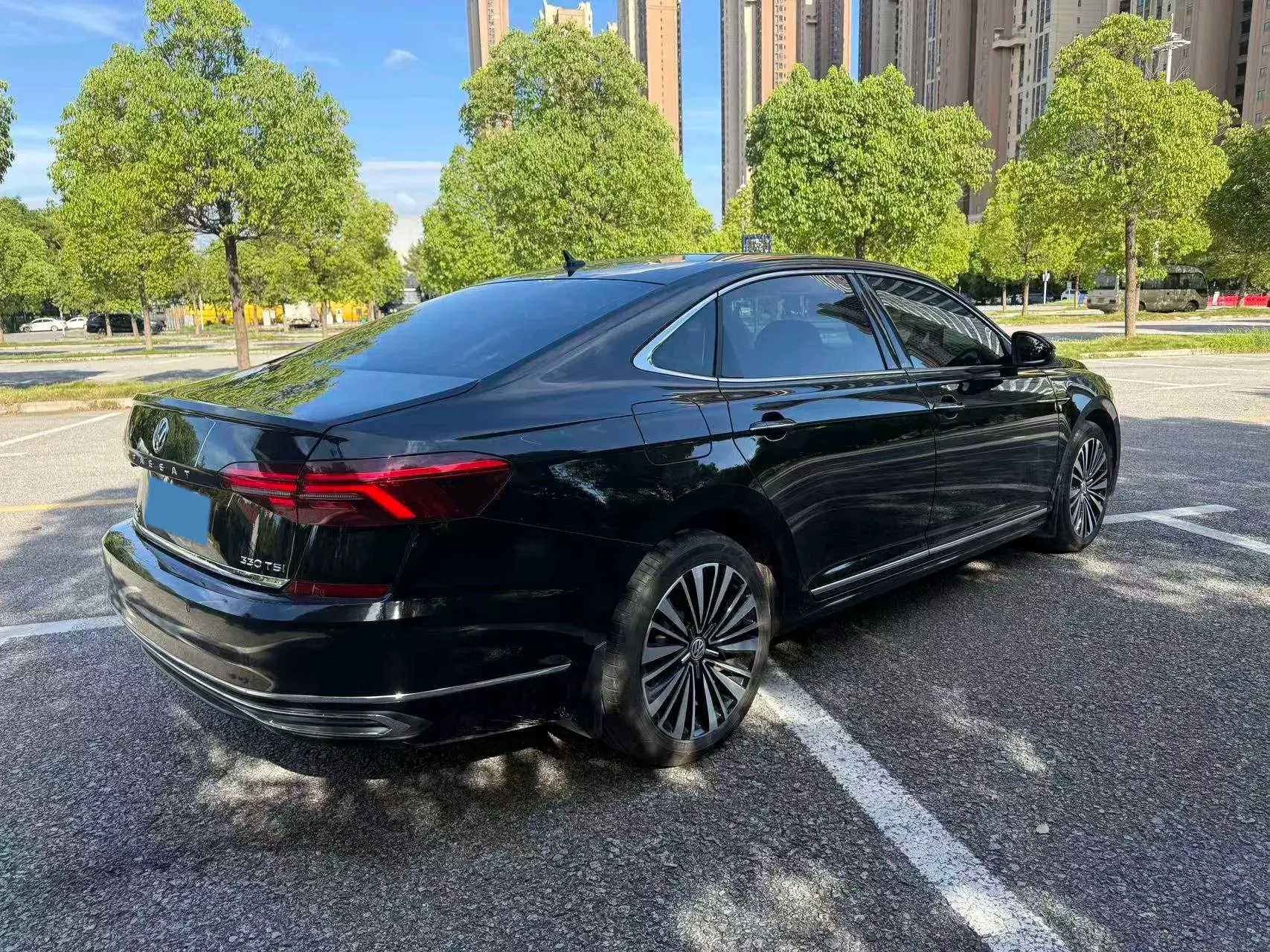 2019 VOLKSWAGEN PASSAT thumbnail 4