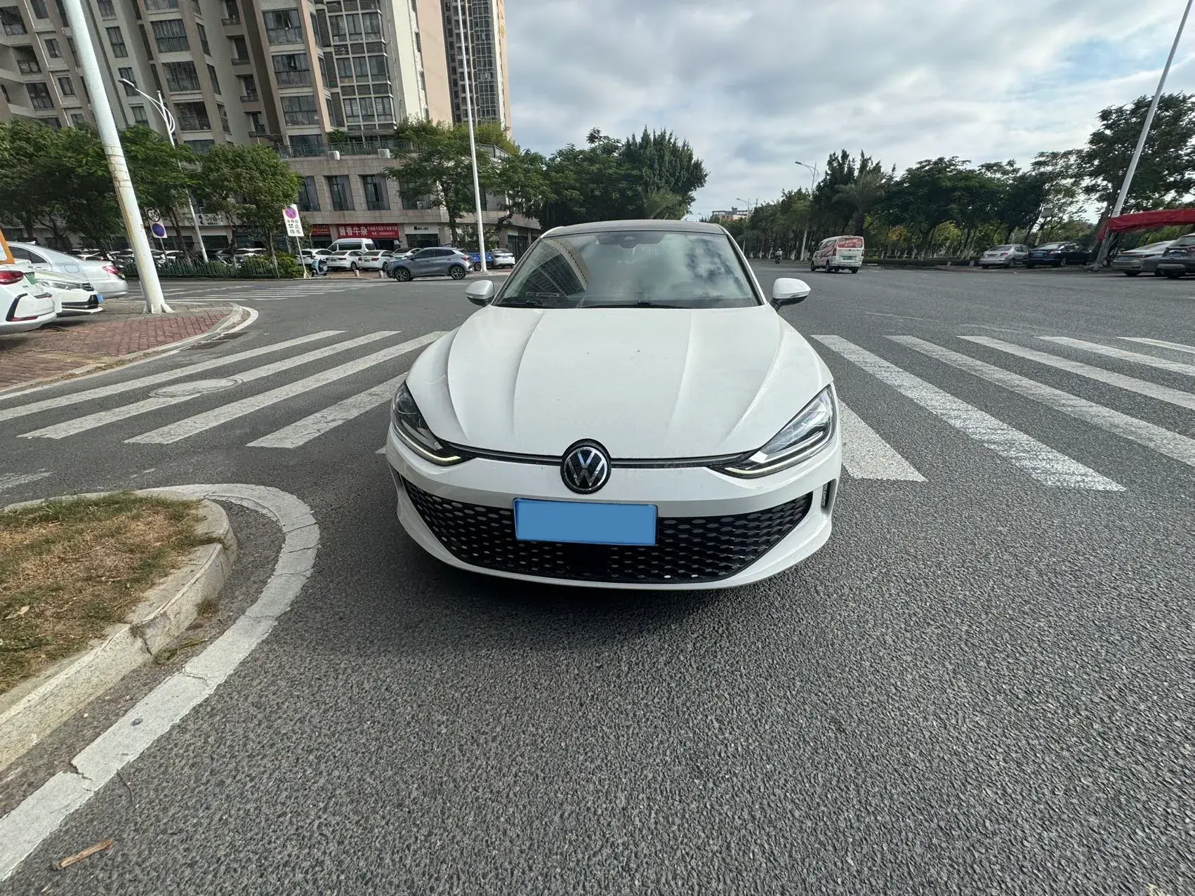 2022 VOLKSWAGEN LAMANDO thumbnail 2