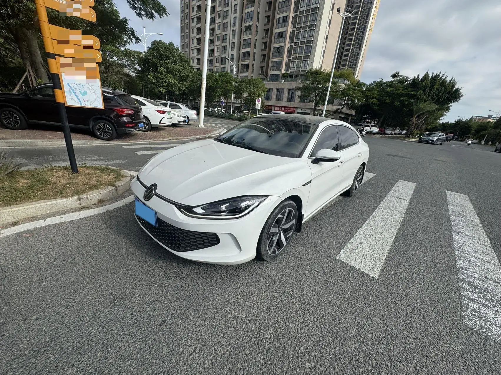 2022 VOLKSWAGEN LAMANDO view 1