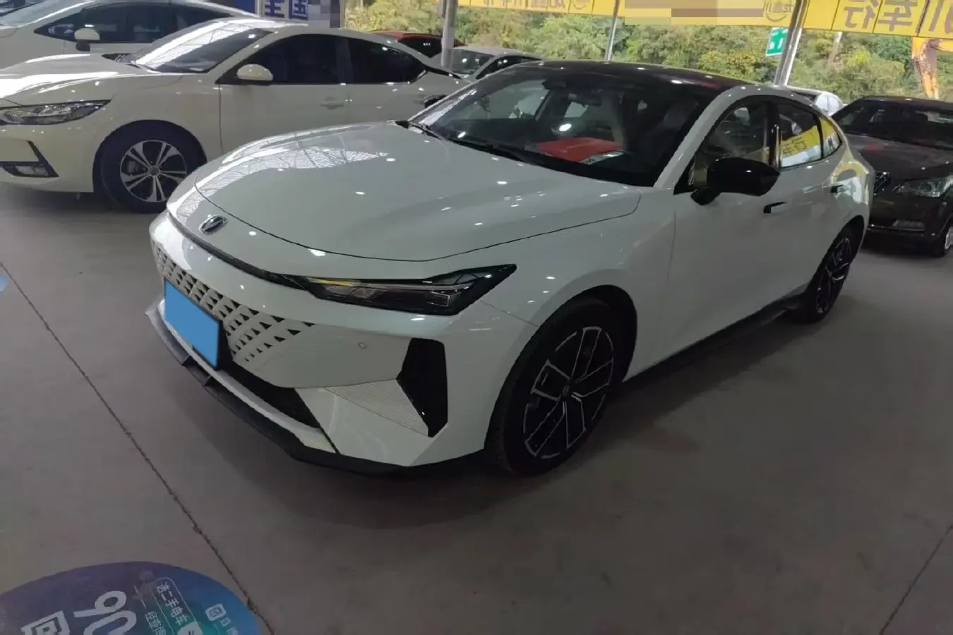 2024 ChangAn UNI-V iDD 1.5L 110HP L4 E-CVT PHEV 18.99KWH