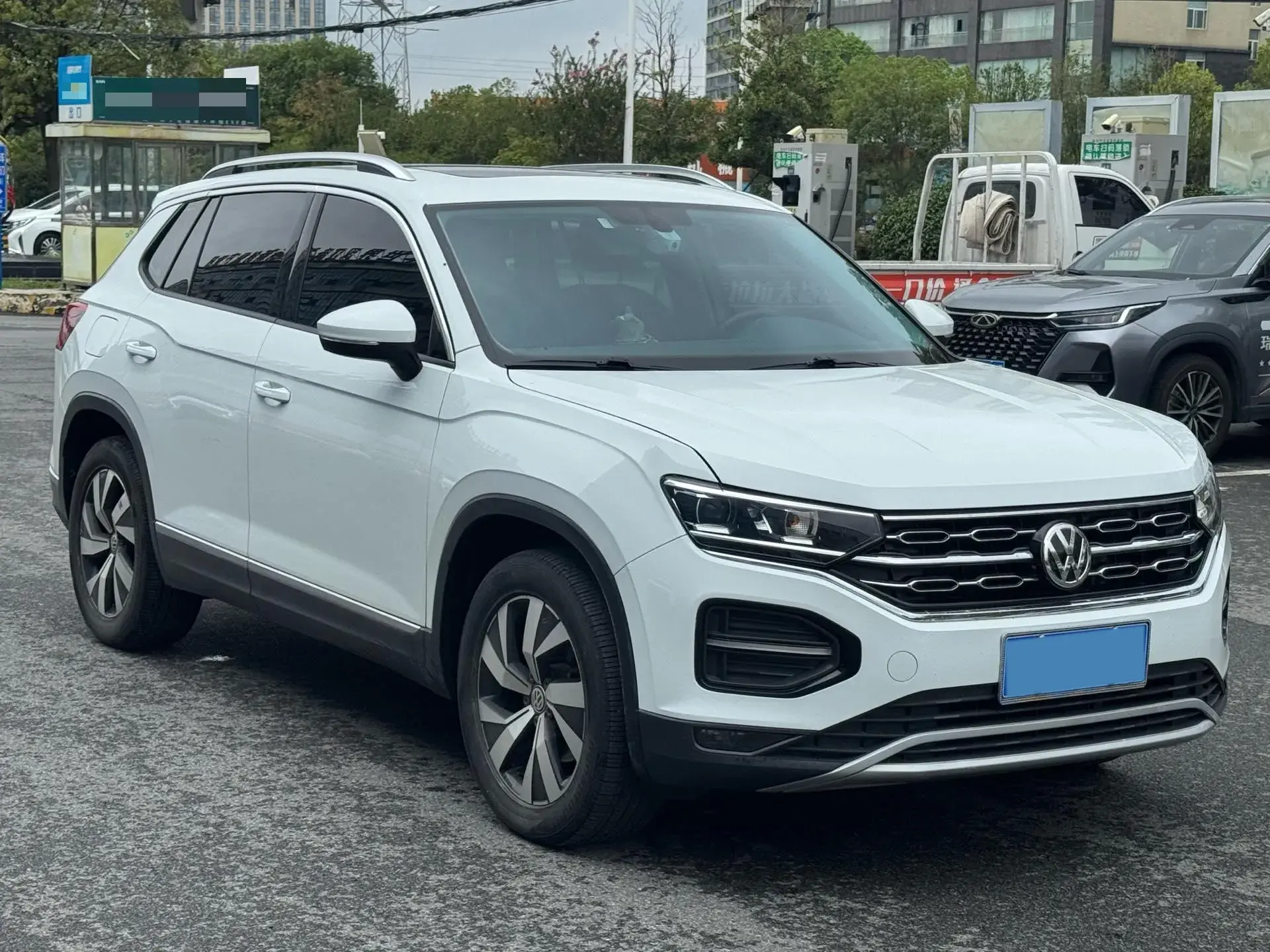 2020 VOLKSWAGEN TAYRON thumbnail 3