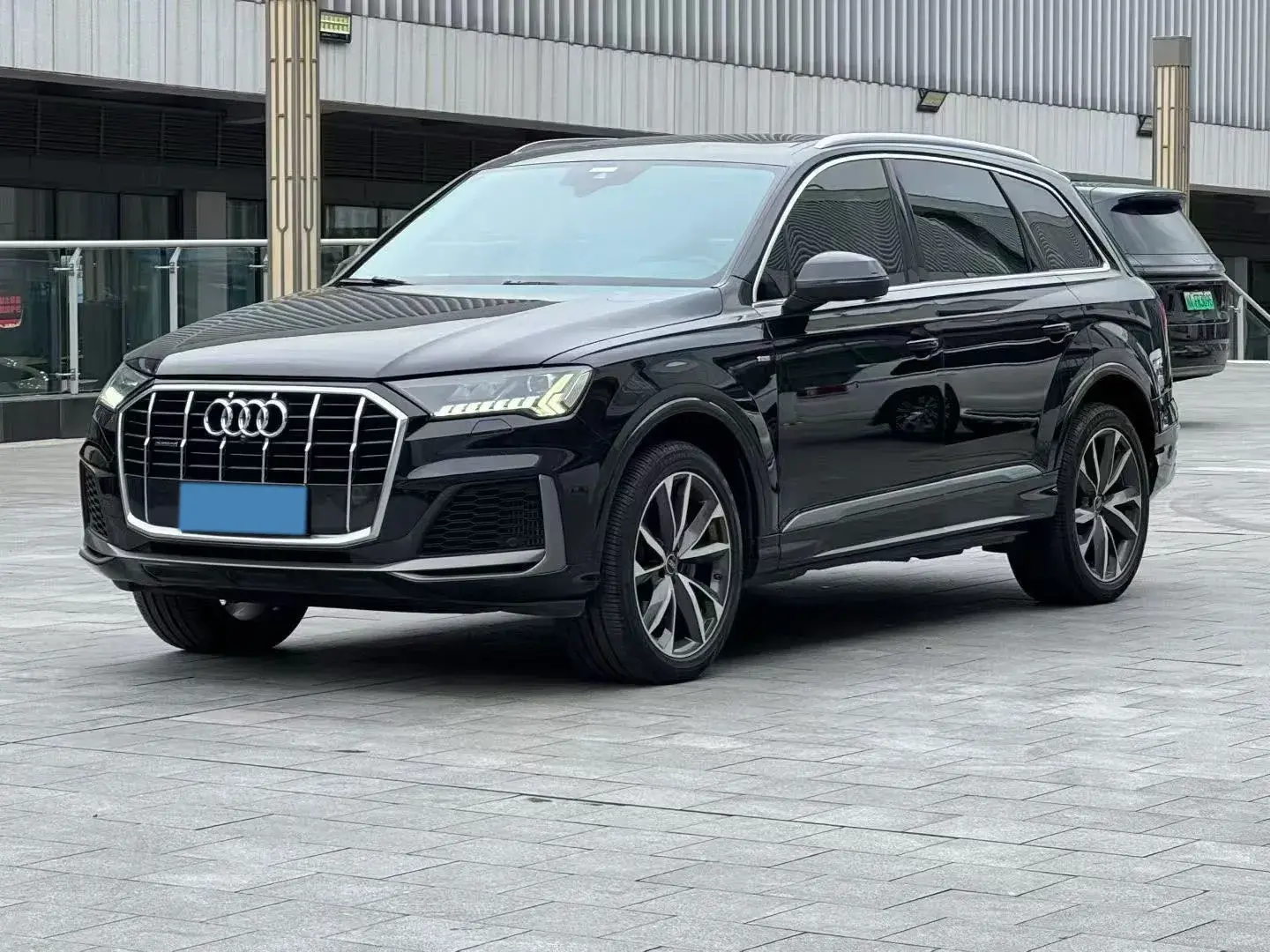 2021 AUDI Q7 view 1