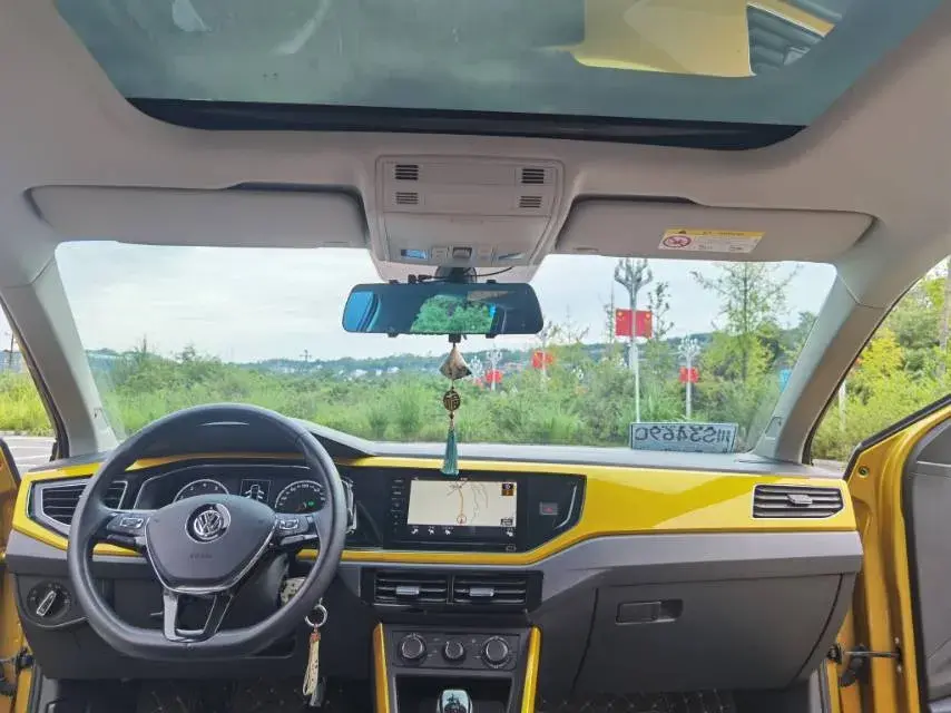 2019 VOLKSWAGEN POLO thumbnail 3