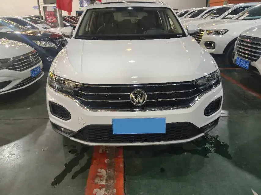 2018 VOLKSWAGEN T-ROC thumbnail 2
