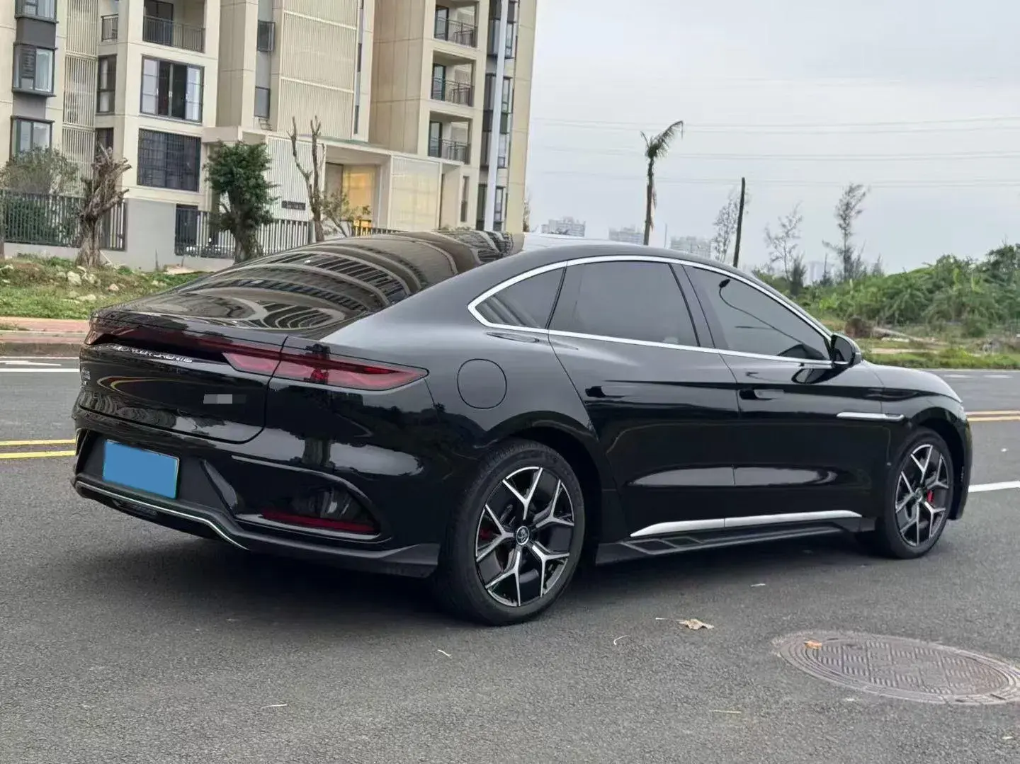 2024 BYD HAN thumbnail 4