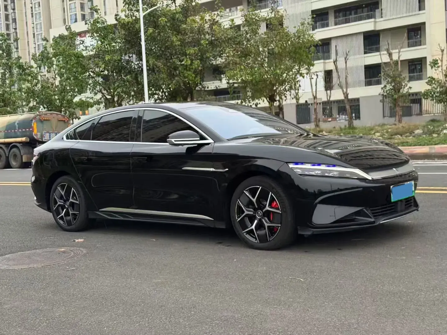 2024 BYD HAN thumbnail 3