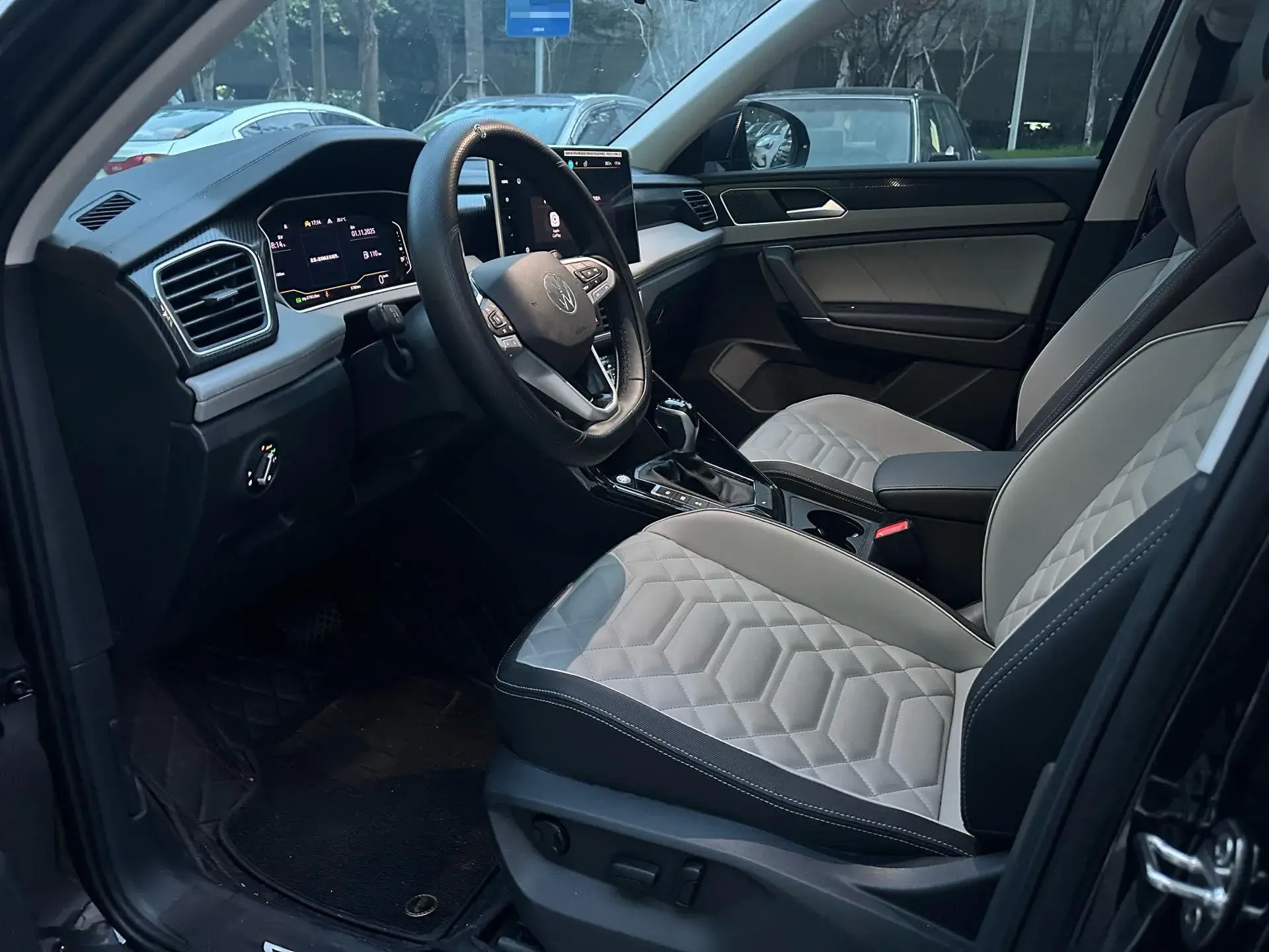 2024 VOLKSWAGEN TAYRON thumbnail 4