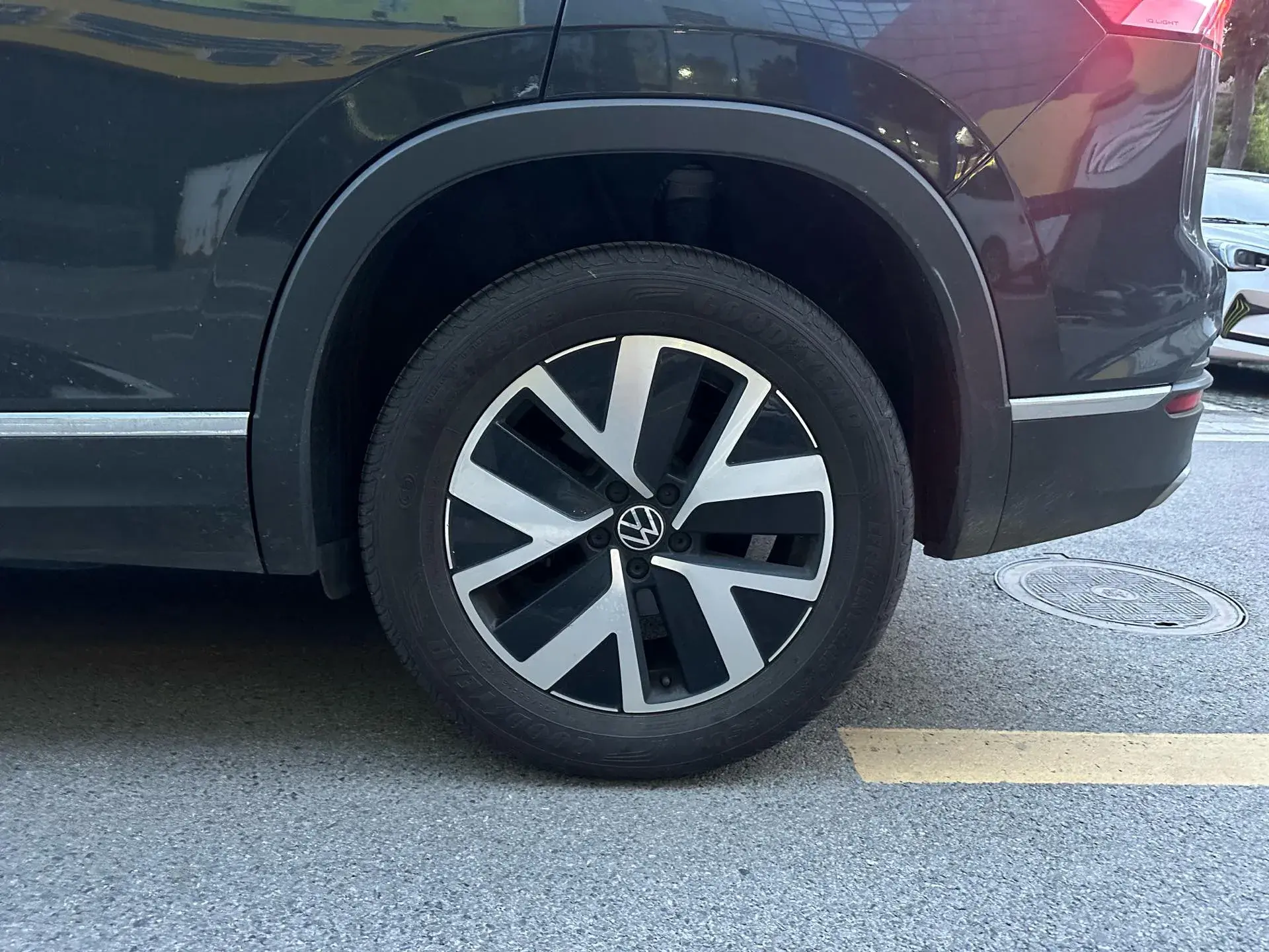 2024 VOLKSWAGEN TAYRON thumbnail 3