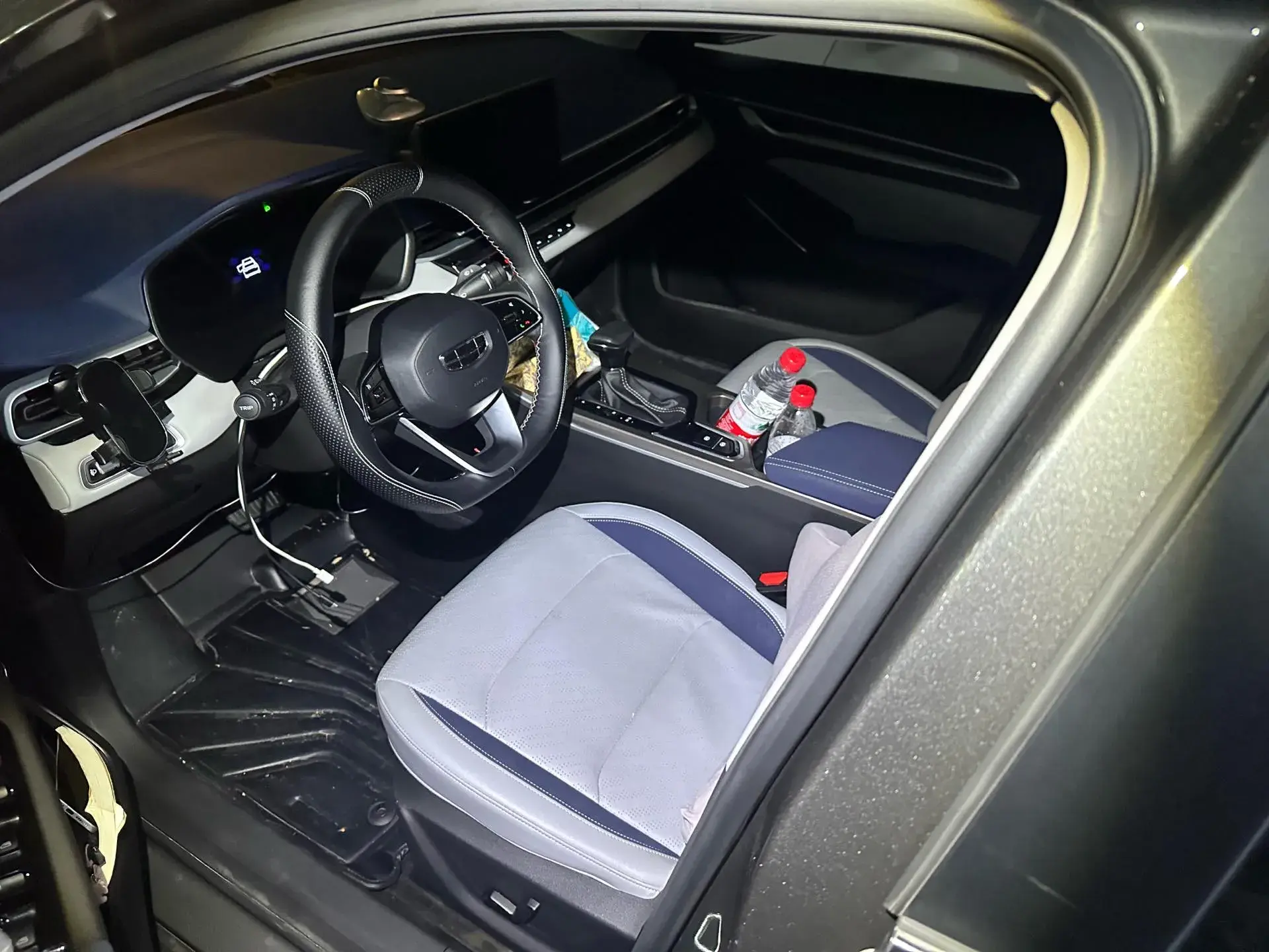 2022 GEELY EMGRAND thumbnail 2