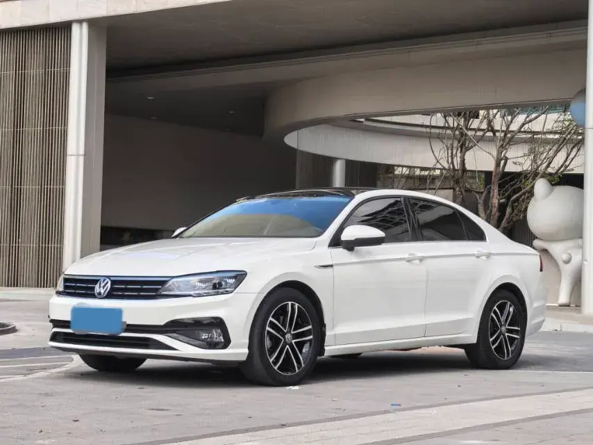 2021 VOLKSWAGEN LAMANDO view 1