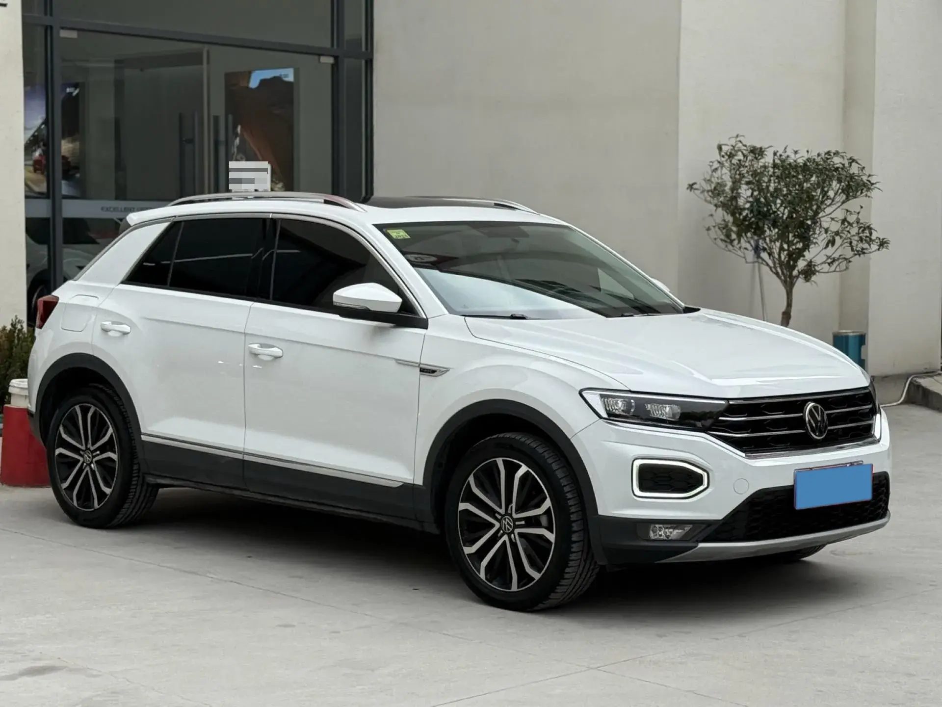 2021 VOLKSWAGEN T-ROC thumbnail 3