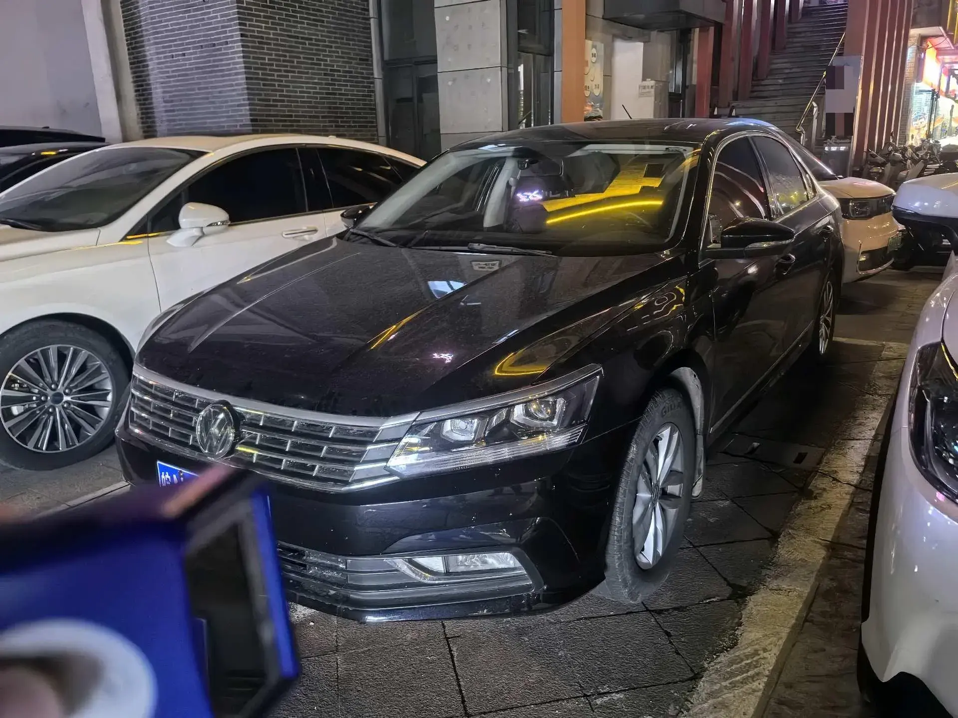 2017 VOLKSWAGEN PASSAT view 1